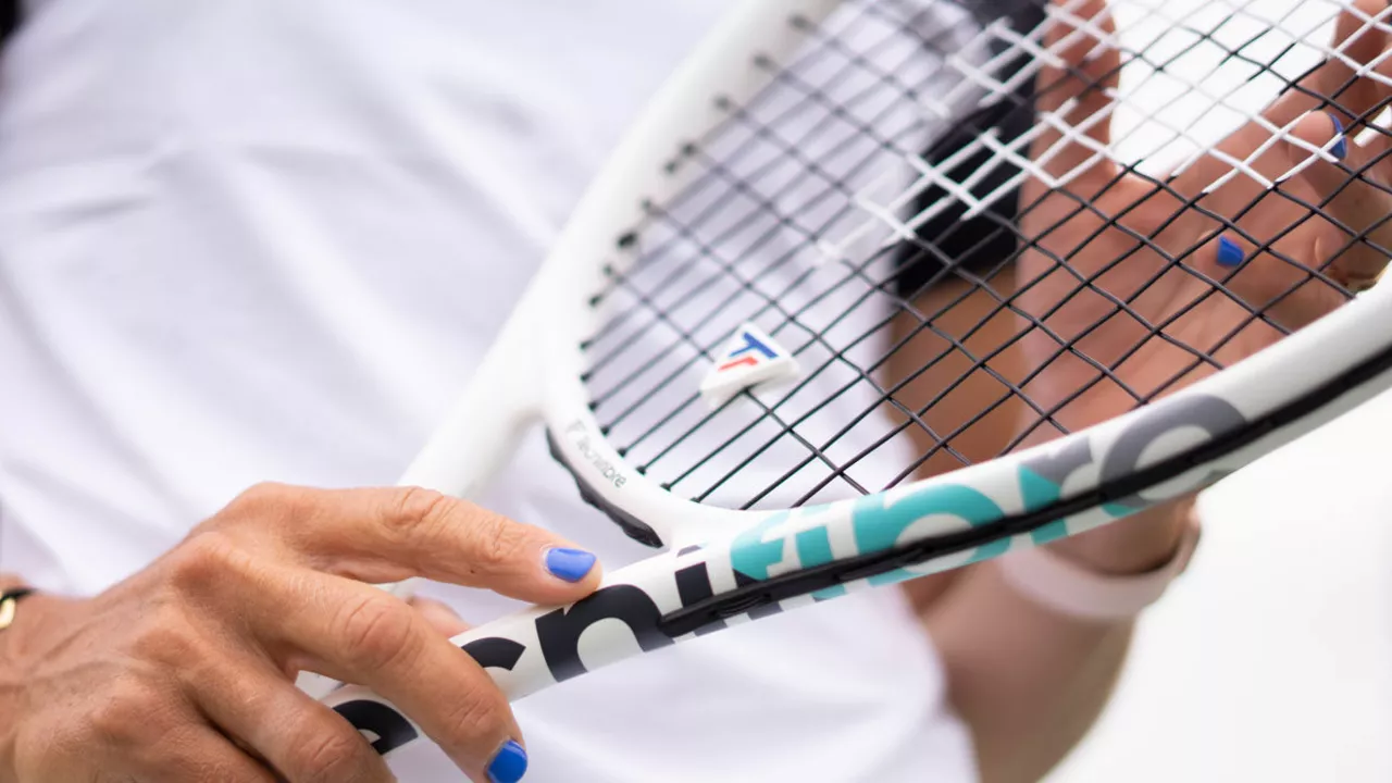 How can you find the tennis racket that fits you?