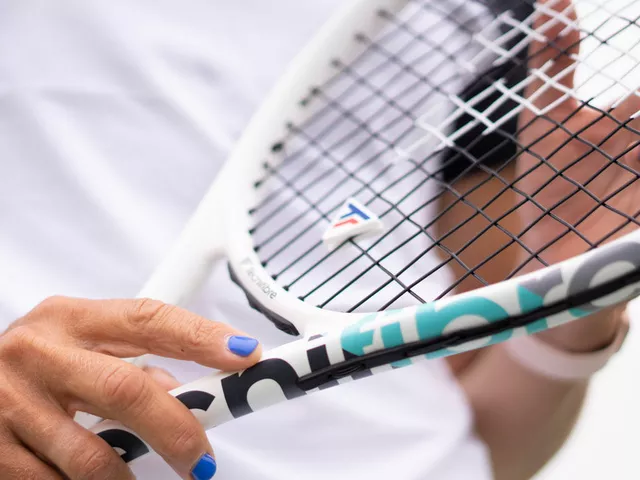 How can you find the tennis racket that fits you?